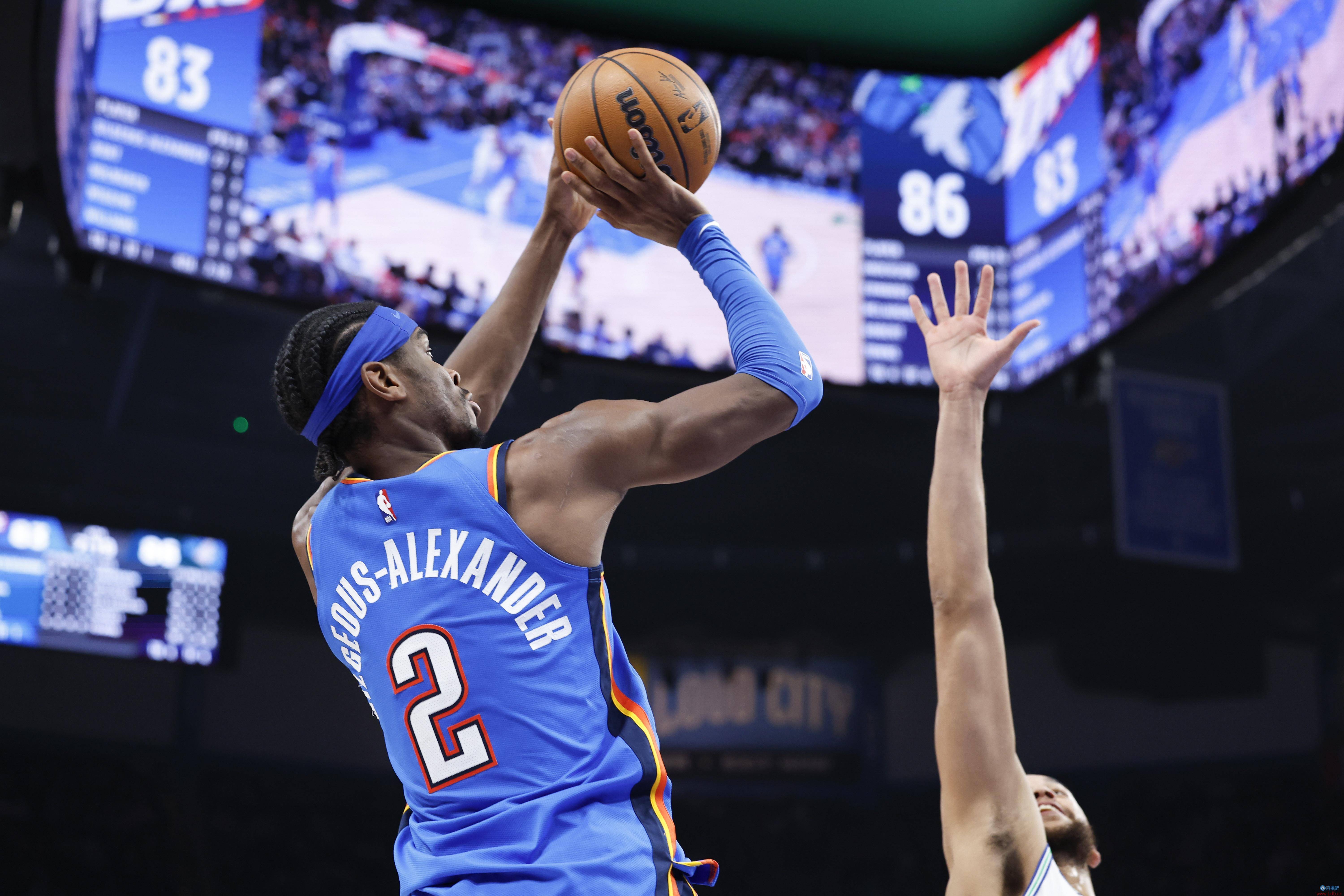 雷霆横扫新疆队，西亚卡姆状态火热