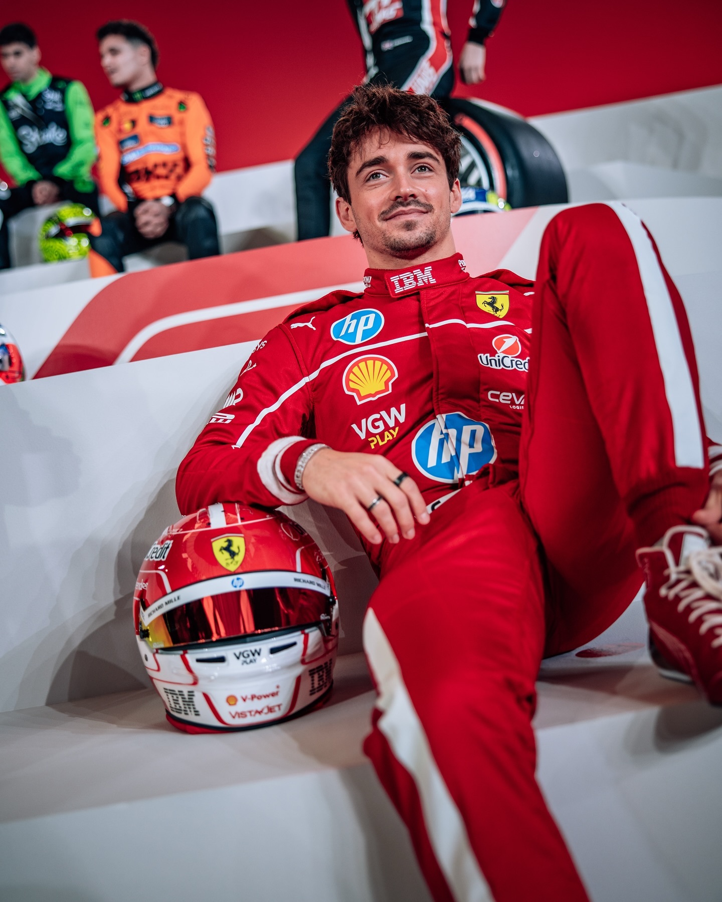 红牛车队完胜红牛二队，皮亚斯特里带队取胜