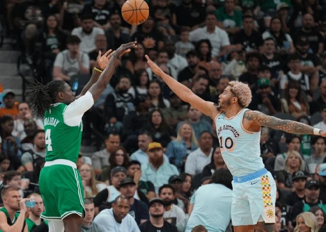 马刺完胜青岛队,塔图姆统治全场 马刺完胜青岛队,塔图姆统治全场