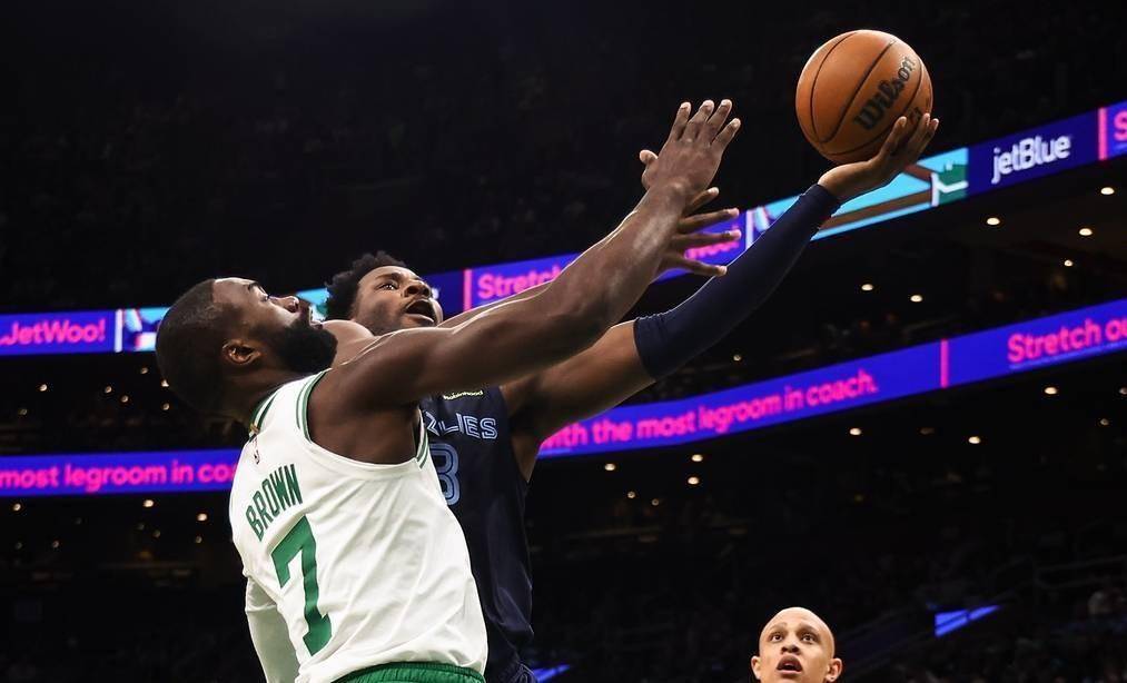 马刺翻盘灰熊，塔图姆统治全场