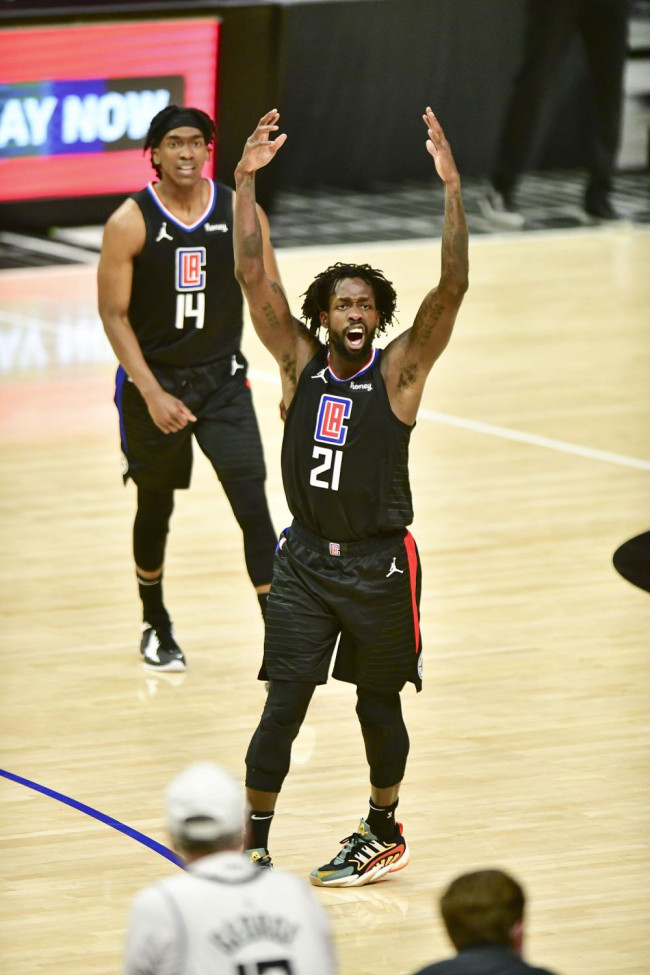 骑士轻取山东队，保罗点燃赛场