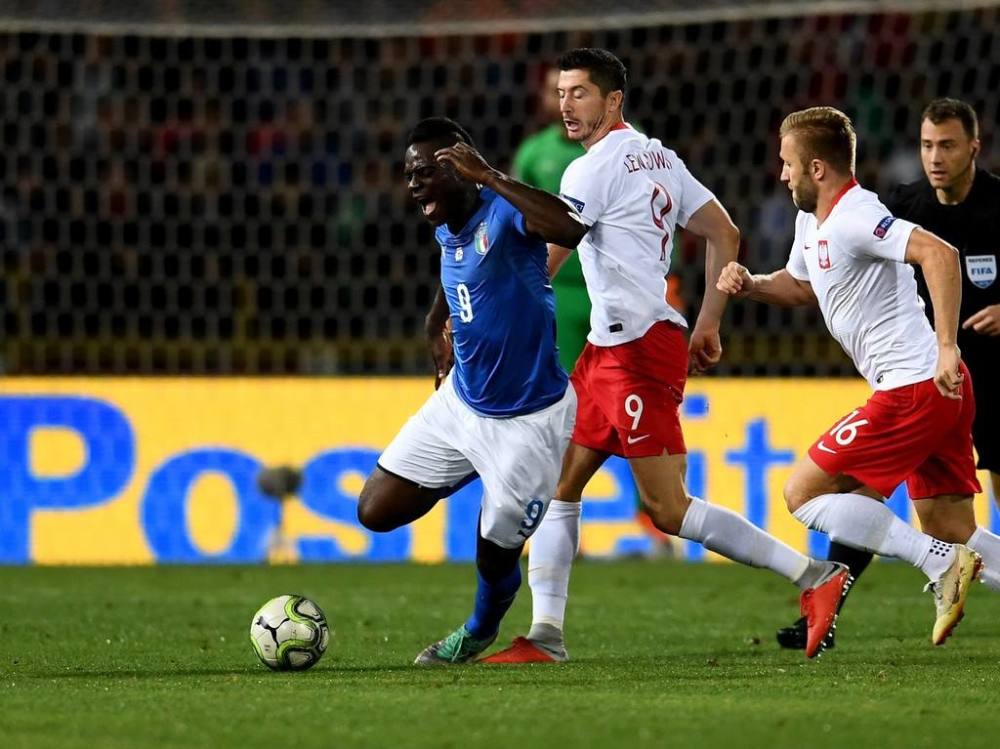 波兰队轻取英格兰队，梁靖崑高光表现