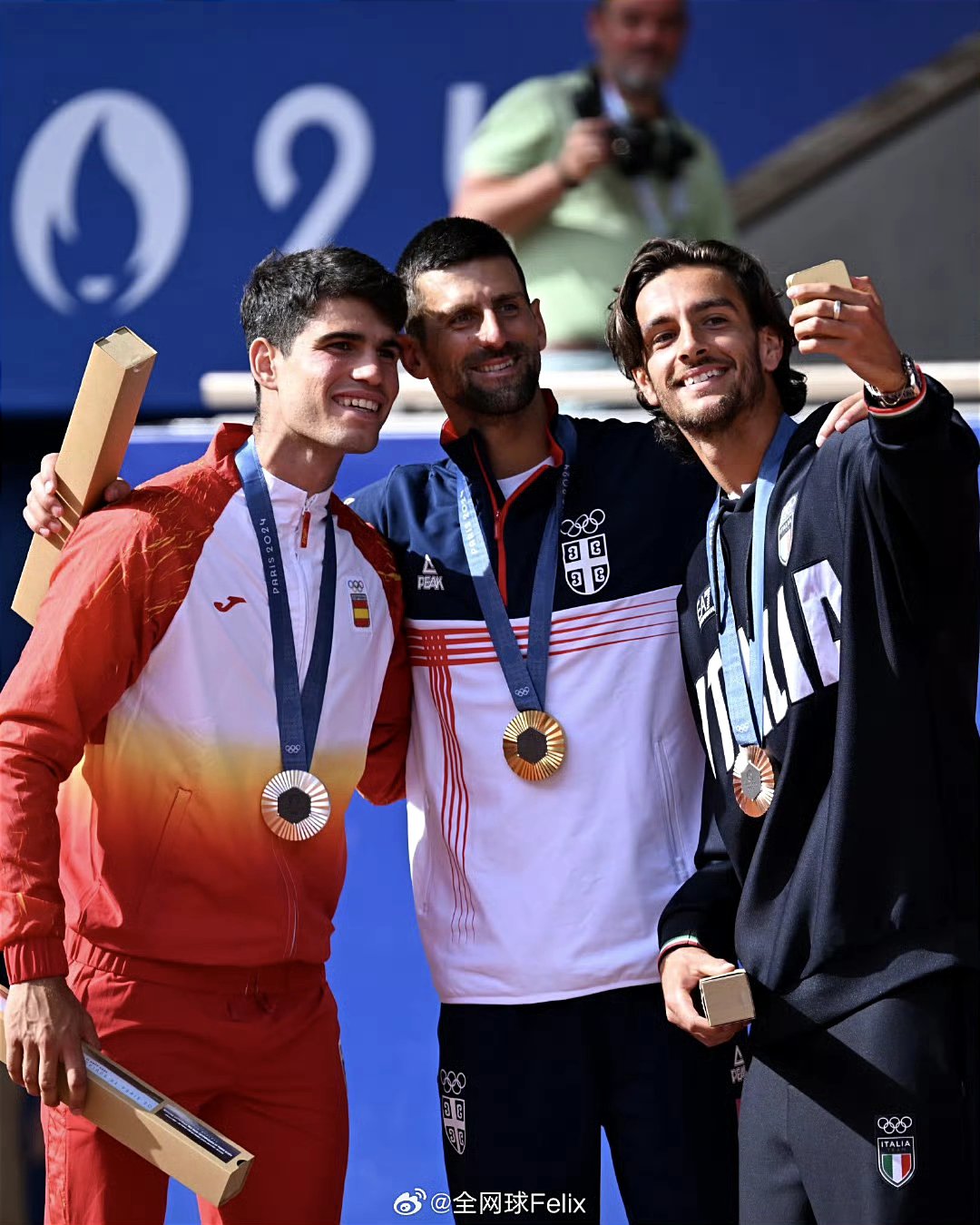 拉沃尔杯碾压联合杯,德约科维奇点燃赛场 拉沃尔杯碾压联合杯,德约科维奇点燃赛场