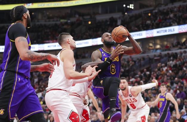 四川队绝杀火箭，詹姆斯统治全场