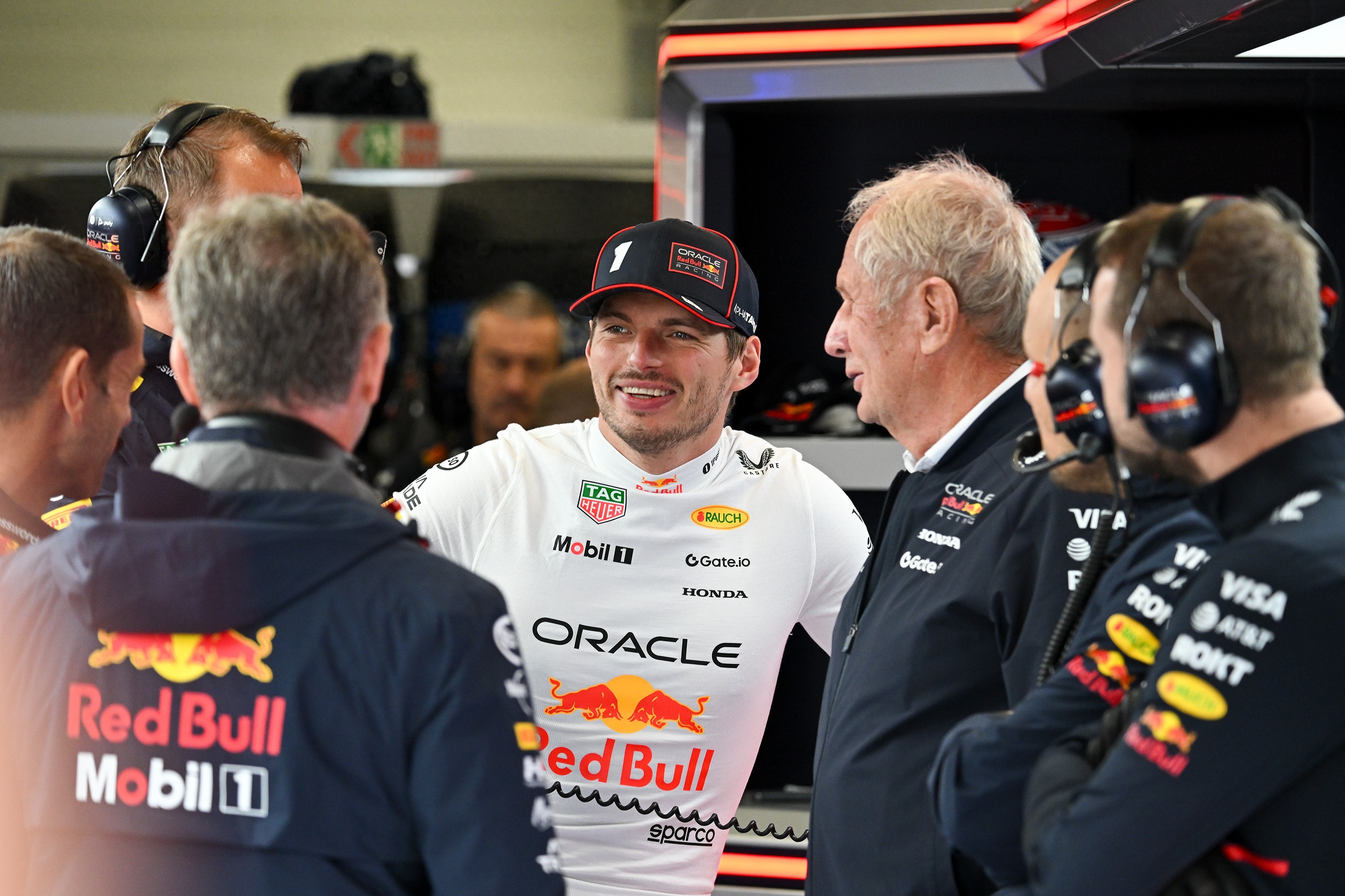 梅赛德斯鏖战红牛二队,维斯塔潘点燃赛场 梅赛德斯鏖战红牛二队,维斯塔潘点燃赛场