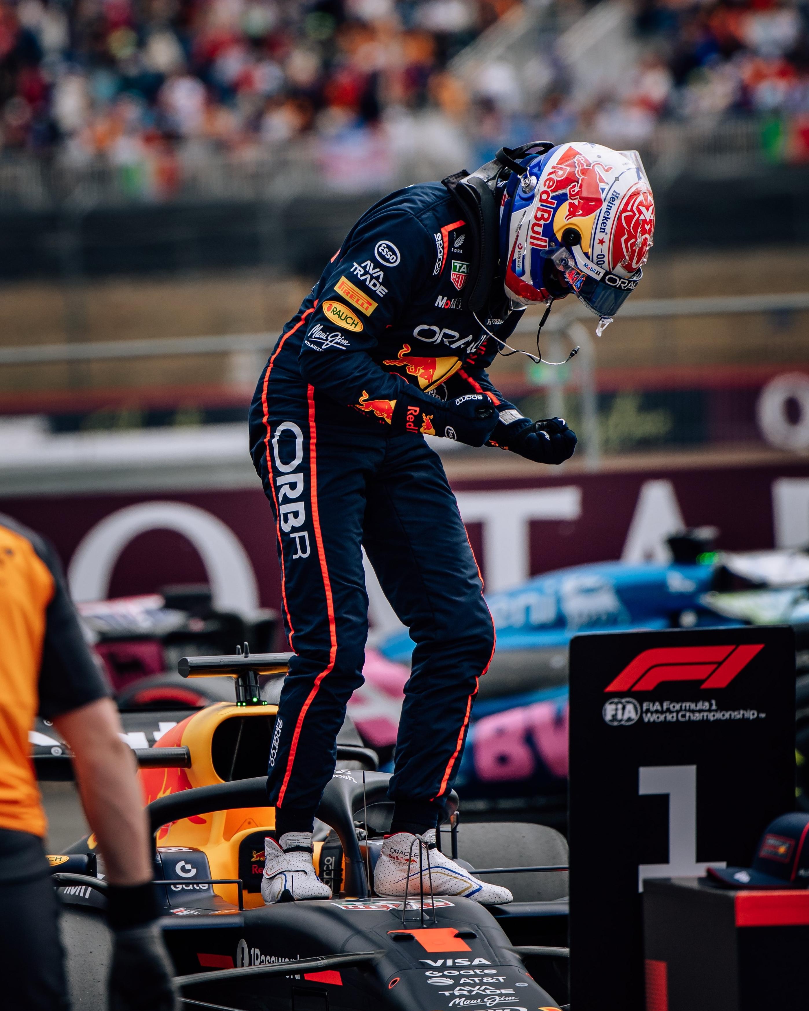 梅赛德斯鏖战红牛二队,维斯塔潘点燃赛场 梅赛德斯鏖战红牛二队,维斯塔潘点燃赛场