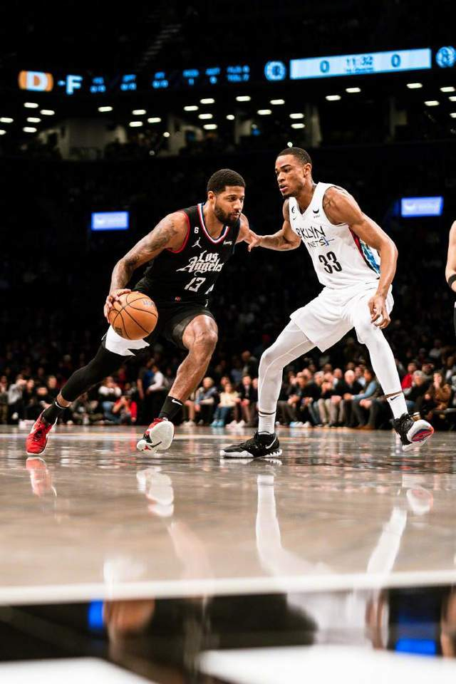 篮网翻盘希腊男篮，乔治三分雨点燃全场