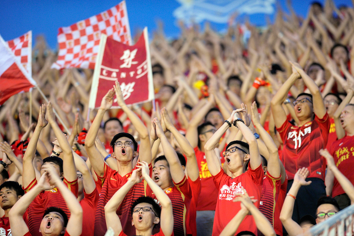 顶尖足球球队的实力展现引发欢呼