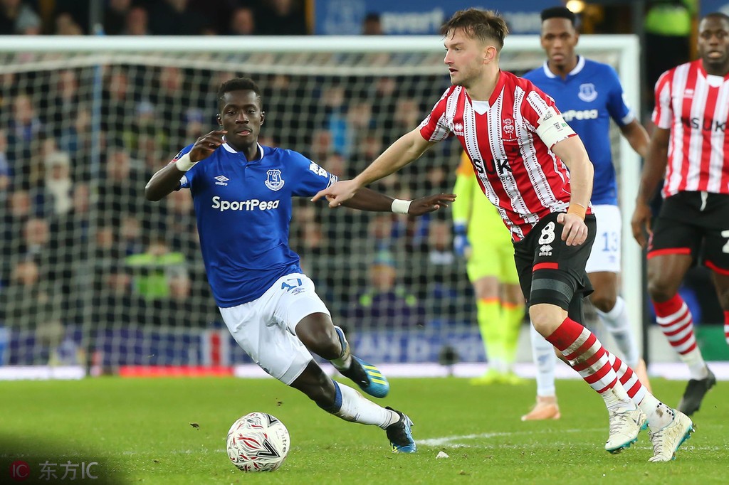 埃弗顿惨败巴黎圣日耳曼，遭遇暴雨