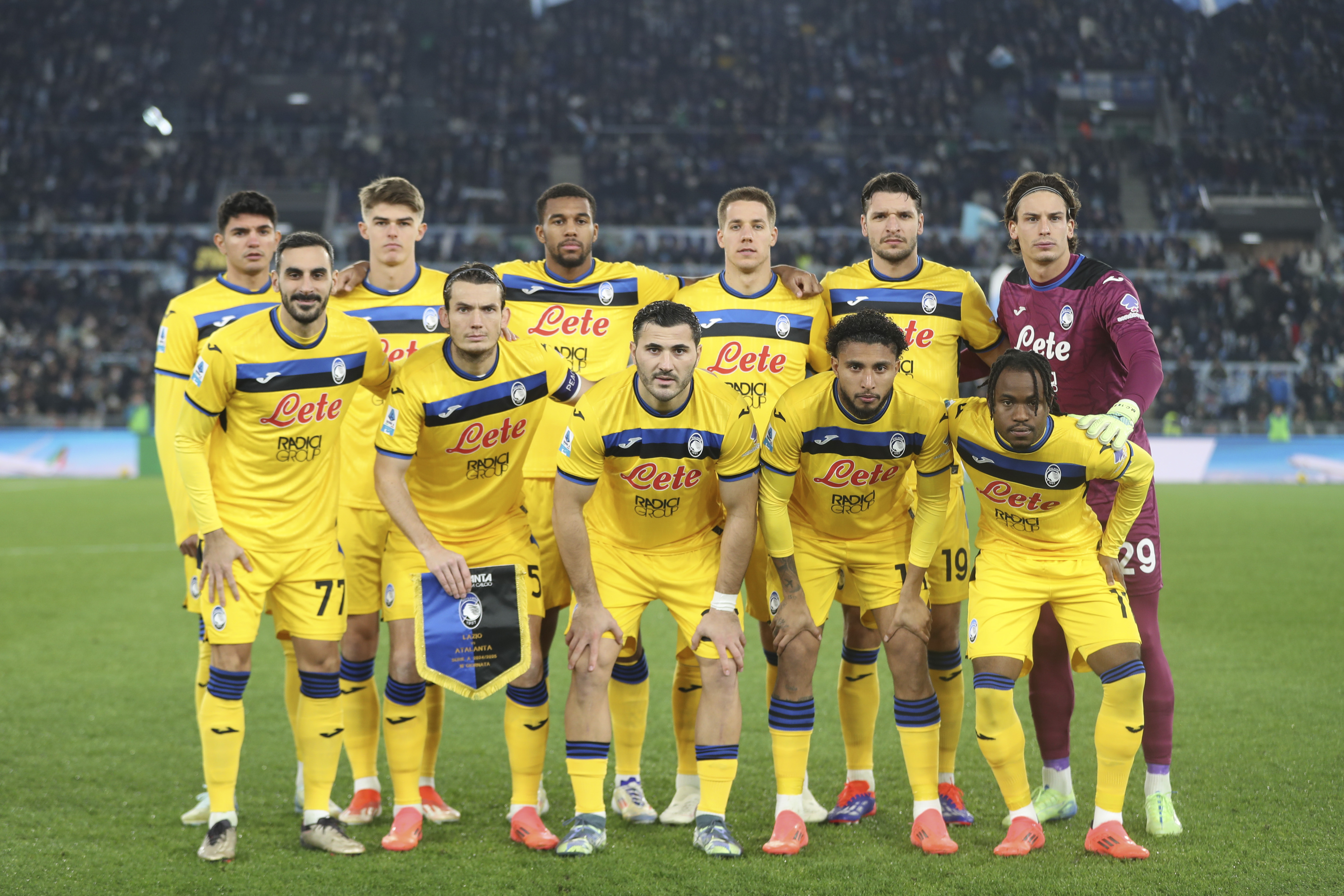 亚特兰大鹰队在主场大获全胜