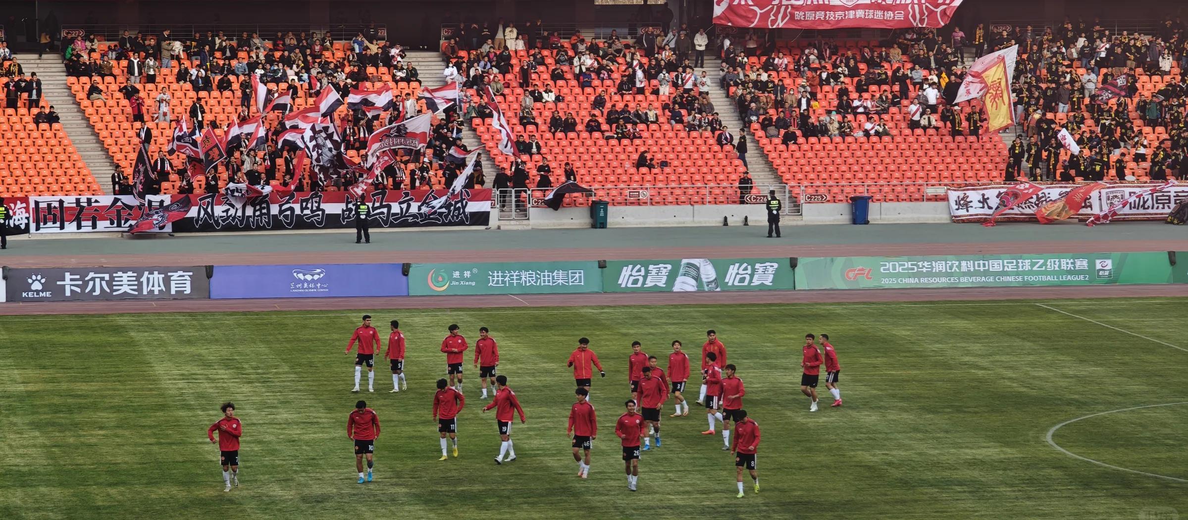 球迷狂欢现场，球队大获胜利