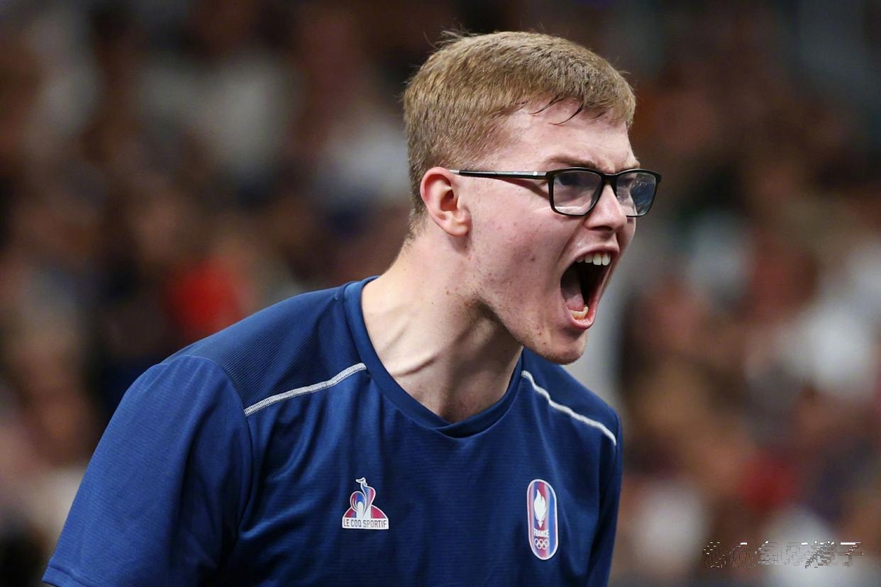 法国队鏖战中国队，张本智和刷新纪录