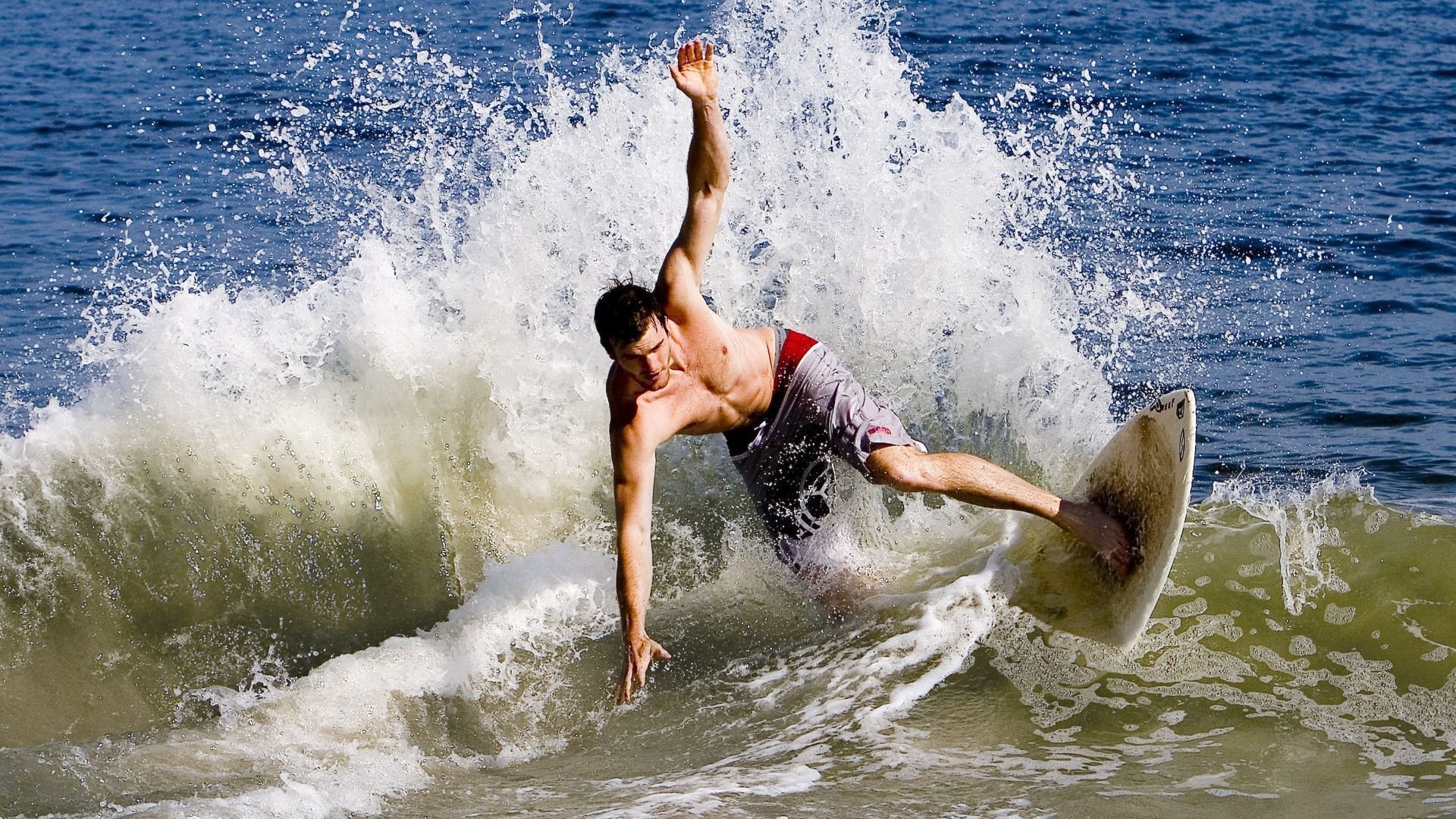 乔治末节封神，北京队险胜活塞晋级