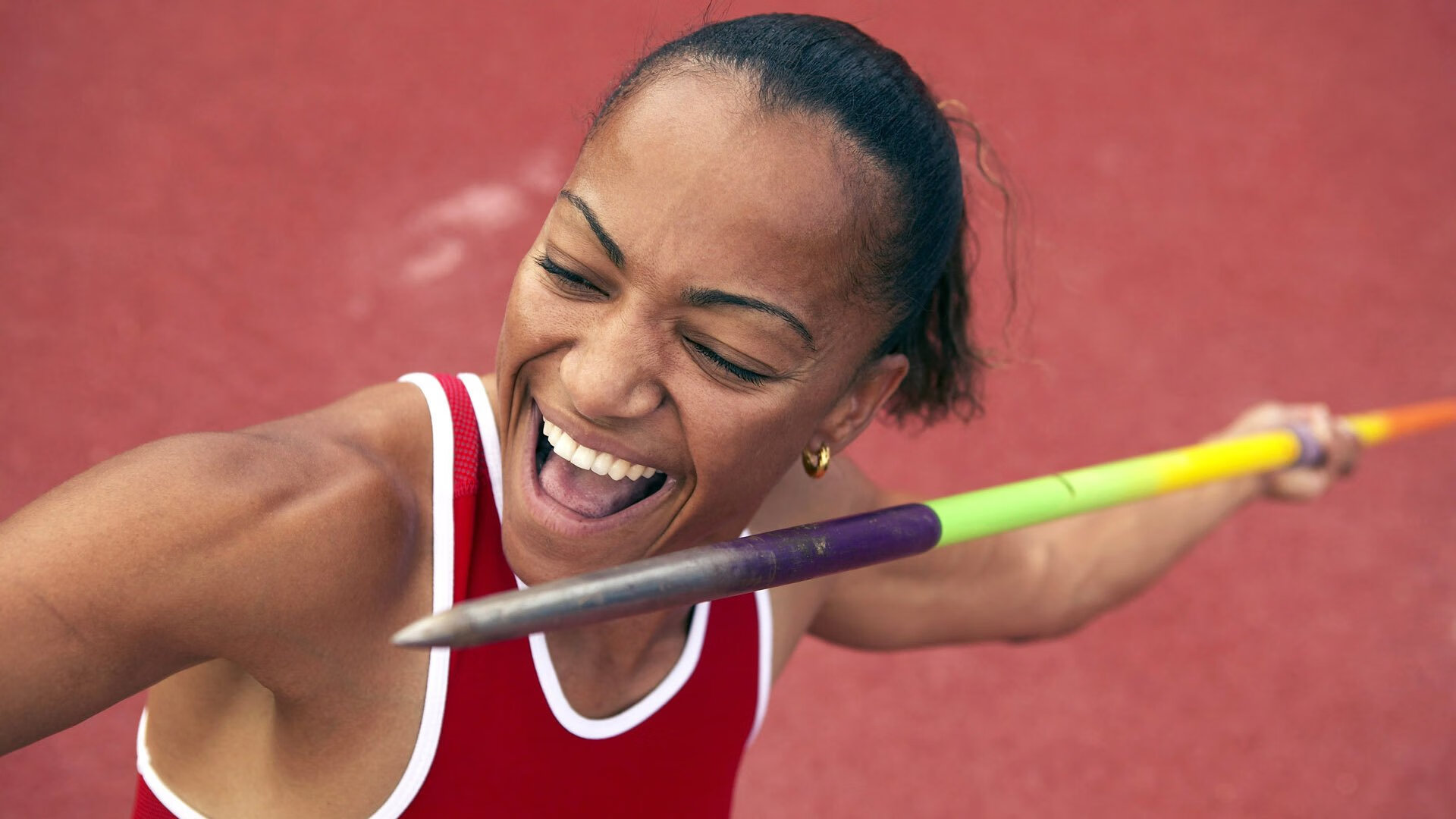 赛道上的双重震撼,红牛车队完胜梅赛德斯,周冠宇刷新纪录